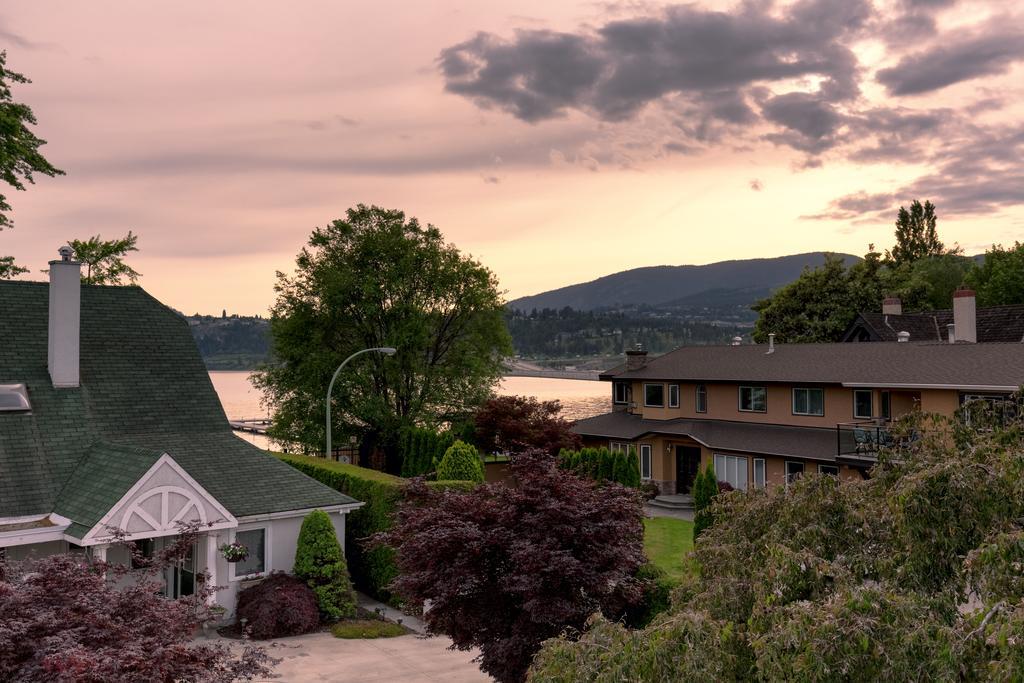 At The Beach Bed And Breakfast Kelowna Buitenkant foto