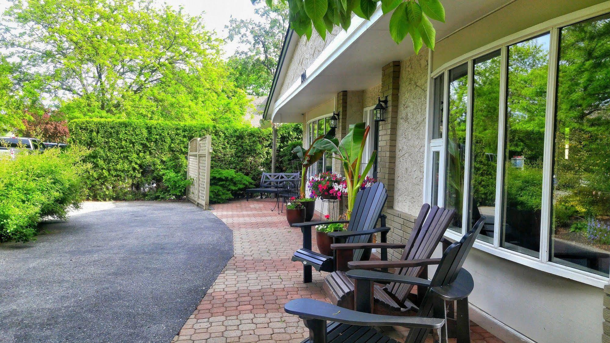 At The Beach Bed And Breakfast Kelowna Buitenkant foto